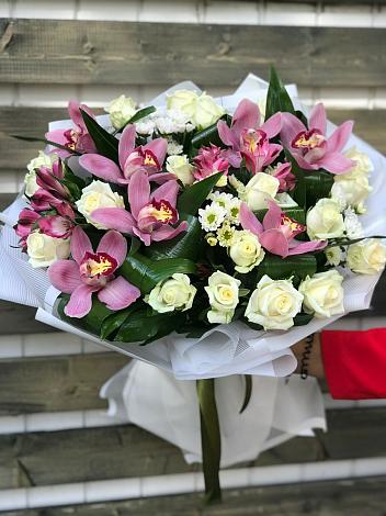 Букет цветов из: Розы и Хризантемы в Товарково Тульская область 
