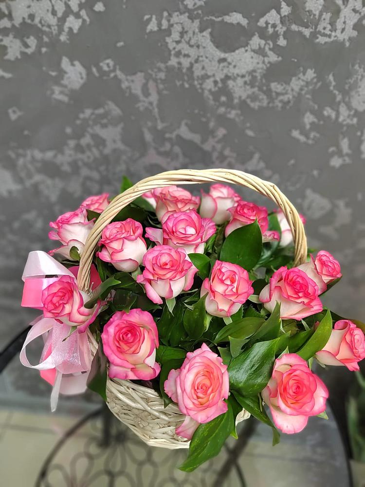 Цветочная композиция из Розы в корзине в Товарково Тульская область 