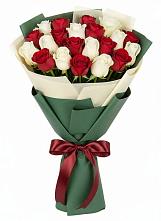 Букет Микс из красных и белых роз в Товарково Тульская область 