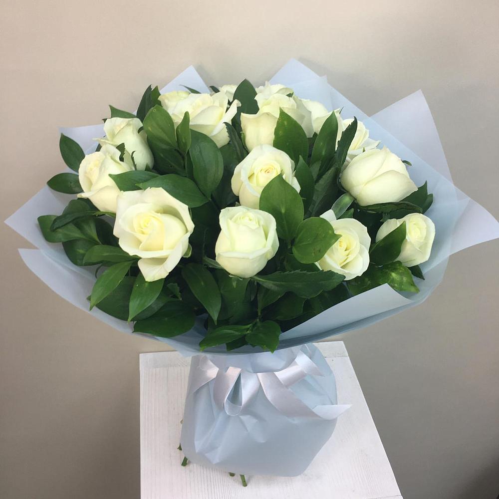 Букет 15 Белых роз Проуд в Товарково Тульская область 