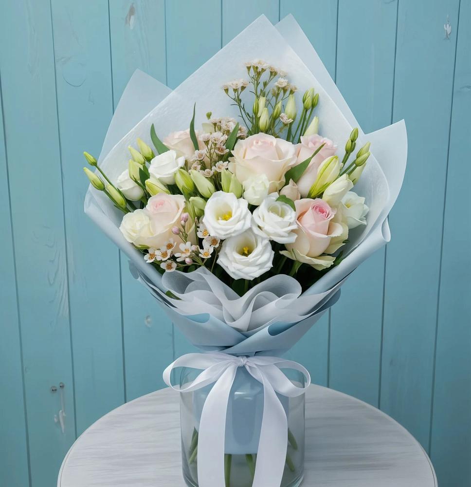 Букет цветов из: Розы и Лизиантусы в Товарково Тульская область 