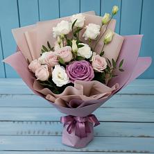 Букет цветов из:  Розы и Лизиантусы в Товарково Тульская область 