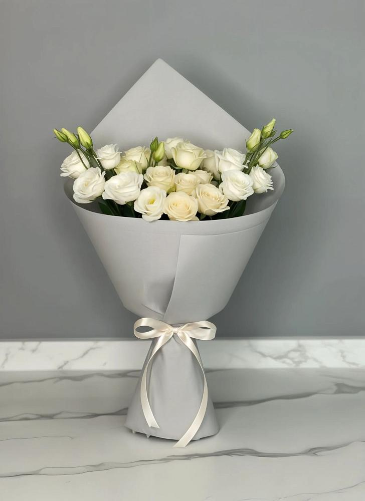 Букет цветов из: Розы и Лизиантусы в Товарково Тульская область 