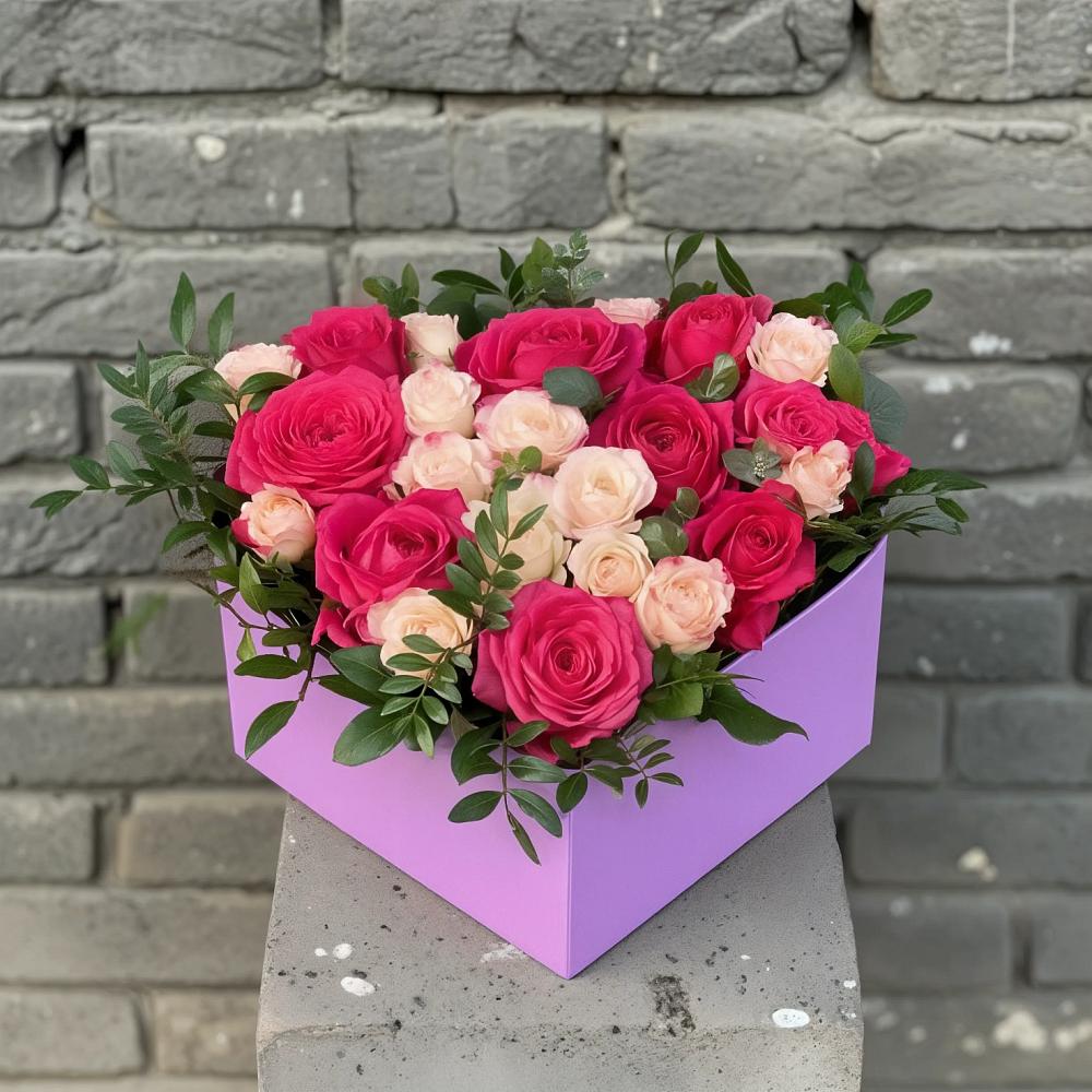 Цветочная композиция из Розы в коробке в Товарково Тульская область 