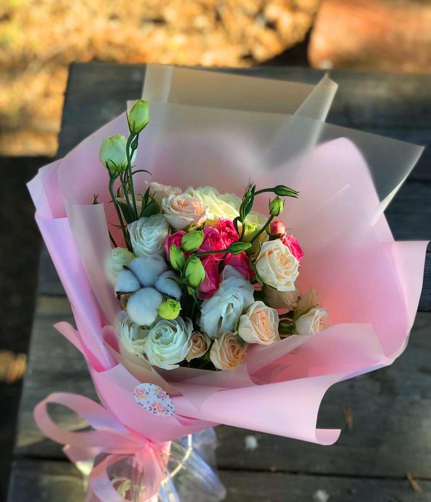 Букет цветов из: Розы и Лизиантусы в Товарково Тульская область 