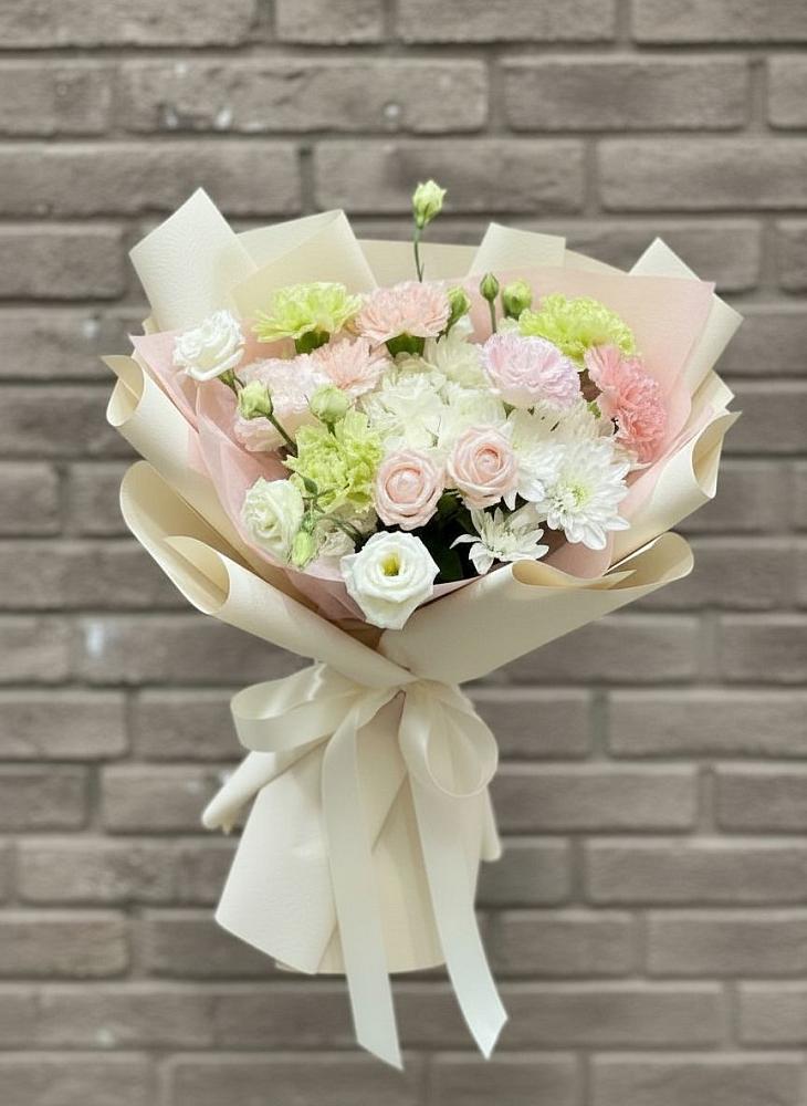 Букет цветов из: Гвоздики, Розы, Лизиантусы и Хризантемы в Товарково Тульская область 