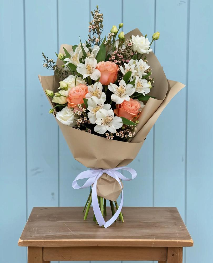 Букет цветов из: Альстромерии, Лизиантусы, Розы и Хризантемы в Товарково Тульская область 