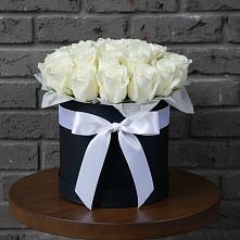 Цветочная композиция из Розы в шляпной коробке в Товарково Тульская область 